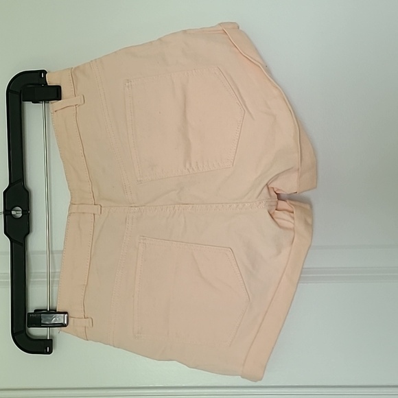 H&M shorts size 6, light peach orange color - Picture 3 of 3